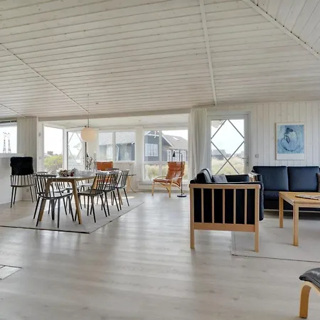 Nyssa - 350m From The Sea By Interhome Lakolk