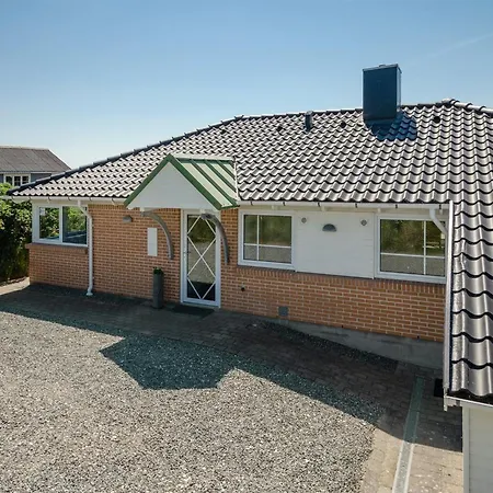 Nyssa - 350m From The Sea By Interhome *